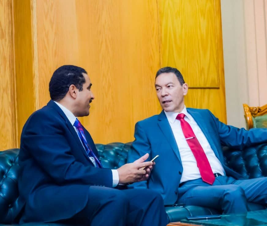 استاذي العظيم الي لقاء