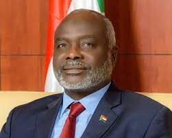 وزير المالية يتسلم اوراق مؤتمر السياحة الصحية الاول بالسودان